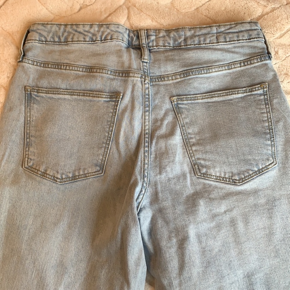 Universal Thread Slim Straight Trending Jean! - image 4